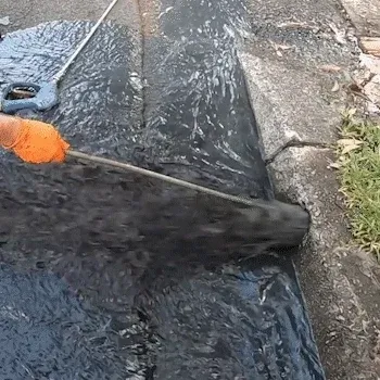 Animated demonstration of water jets flushing an open drain channel